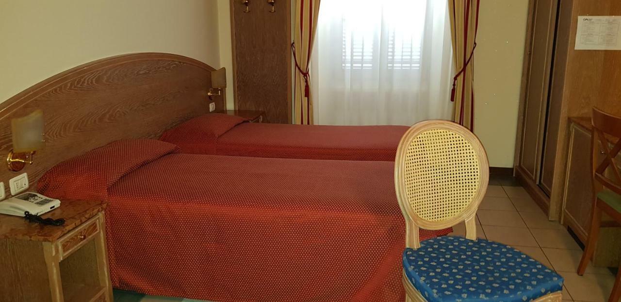 Hotel La Cupola Новара Экстерьер фото